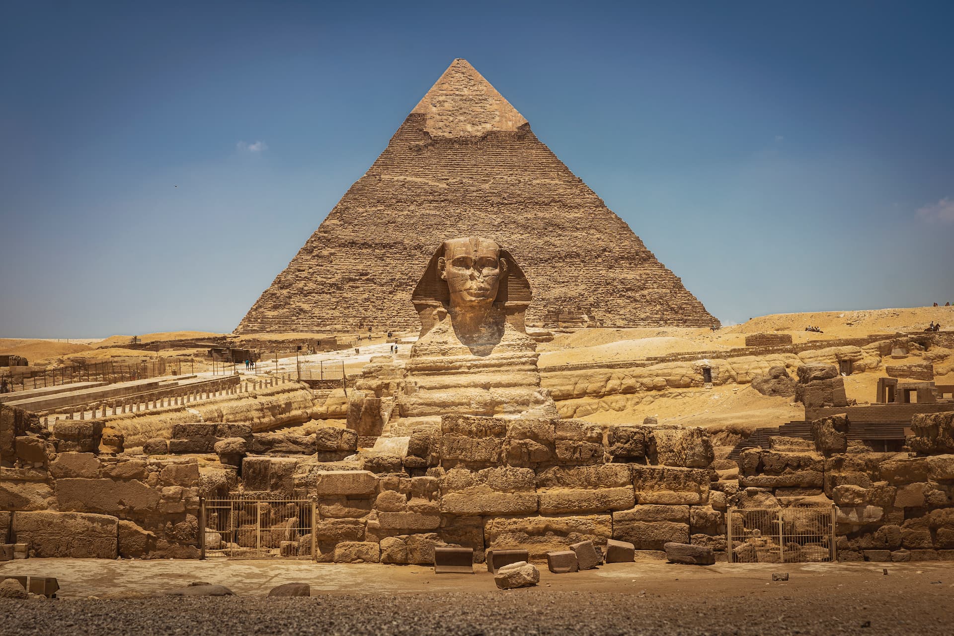 DIA 2: El Cairo, Memphis, pirámides
